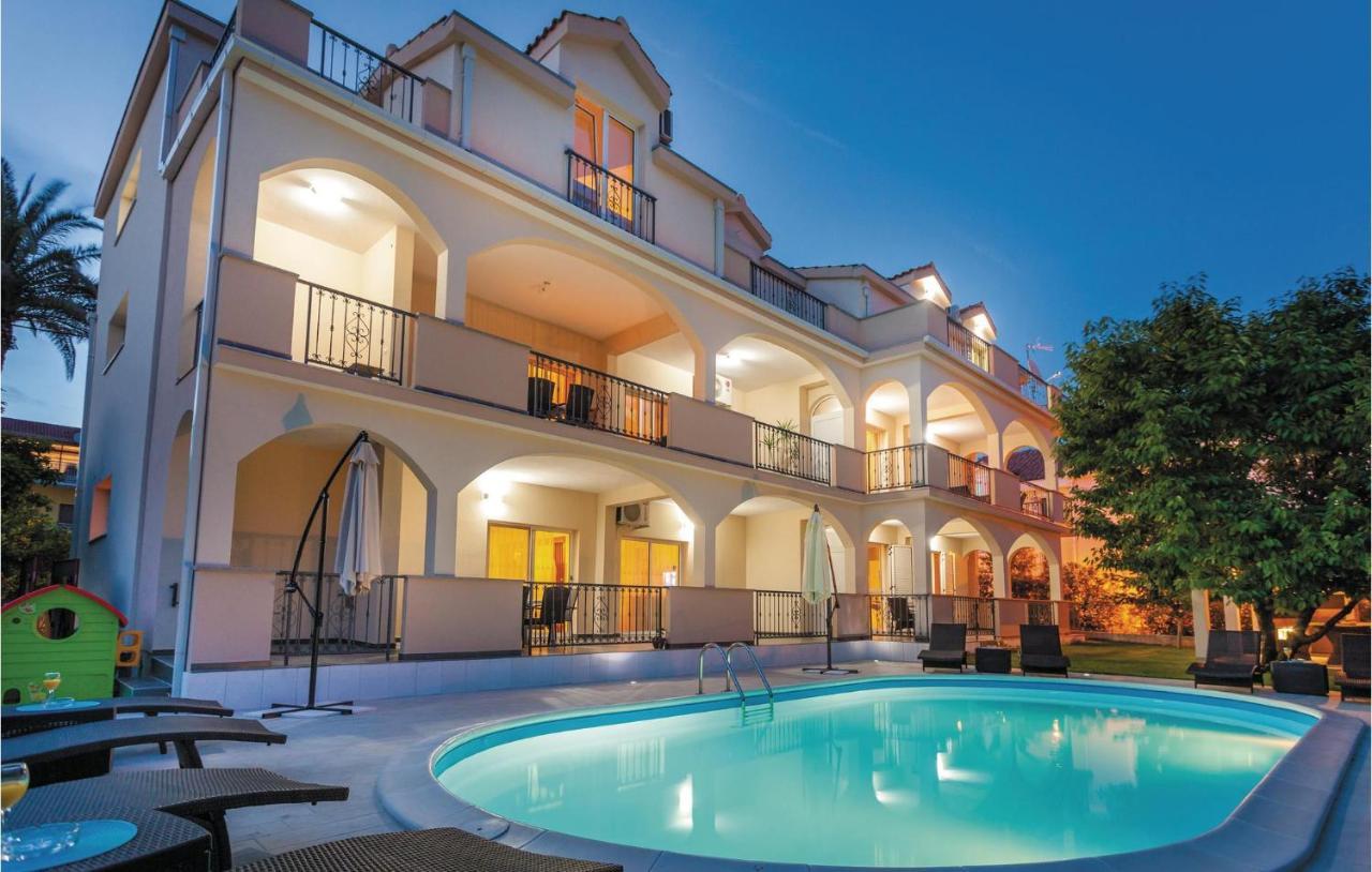 Lovely Apartment In Kastel Stafilic With Jacuzzi Kaštela 외부 사진