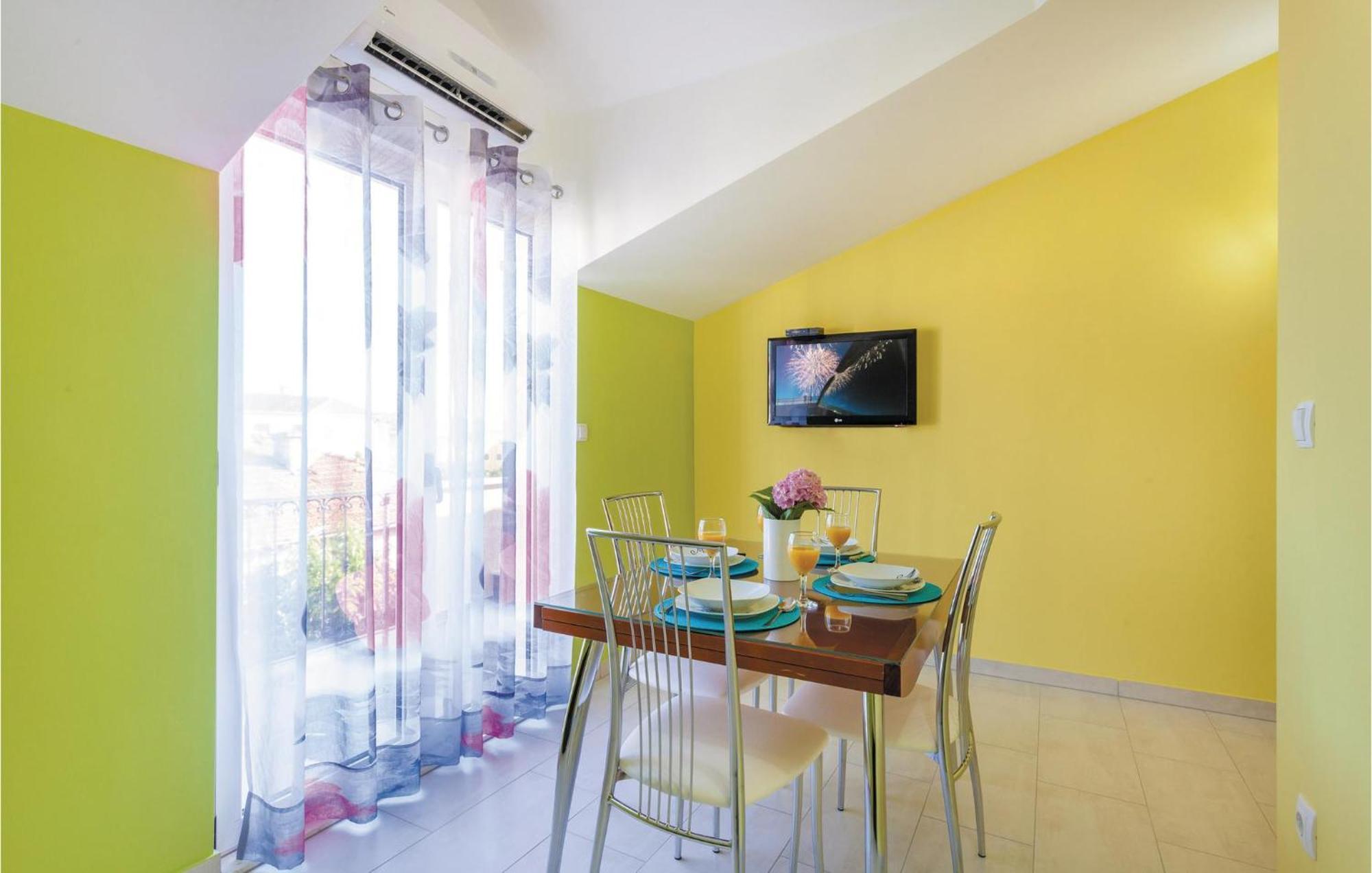 Lovely Apartment In Kastel Stafilic With Jacuzzi Kaštela 외부 사진